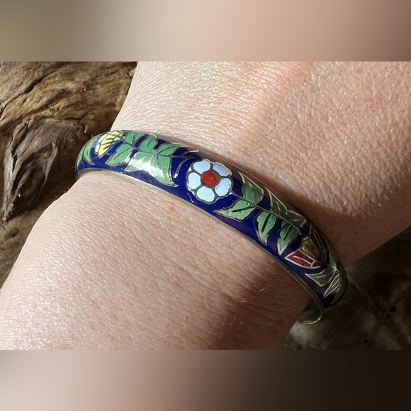 Authentic Vintage Floral Cloisonné Hinged Bangle in White Bronze 2.75” blues Red - Picture 1 of 9